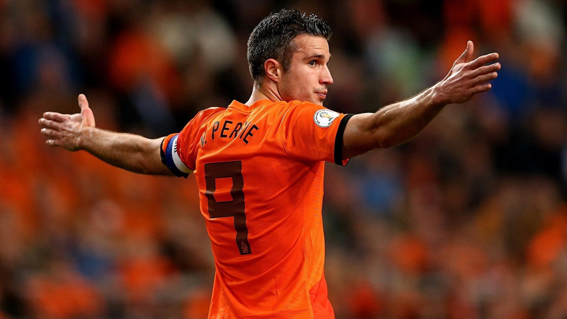 “英超战场火热，追逐冠军不言放弃”，英超争4